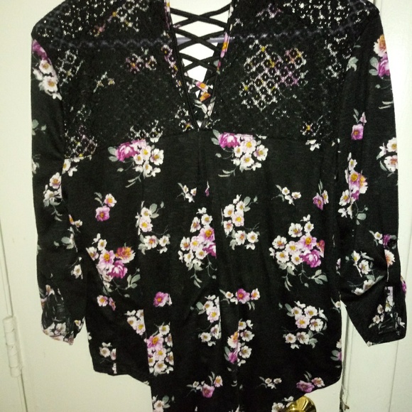 Womens size large top nwot - Picture 2 of 2